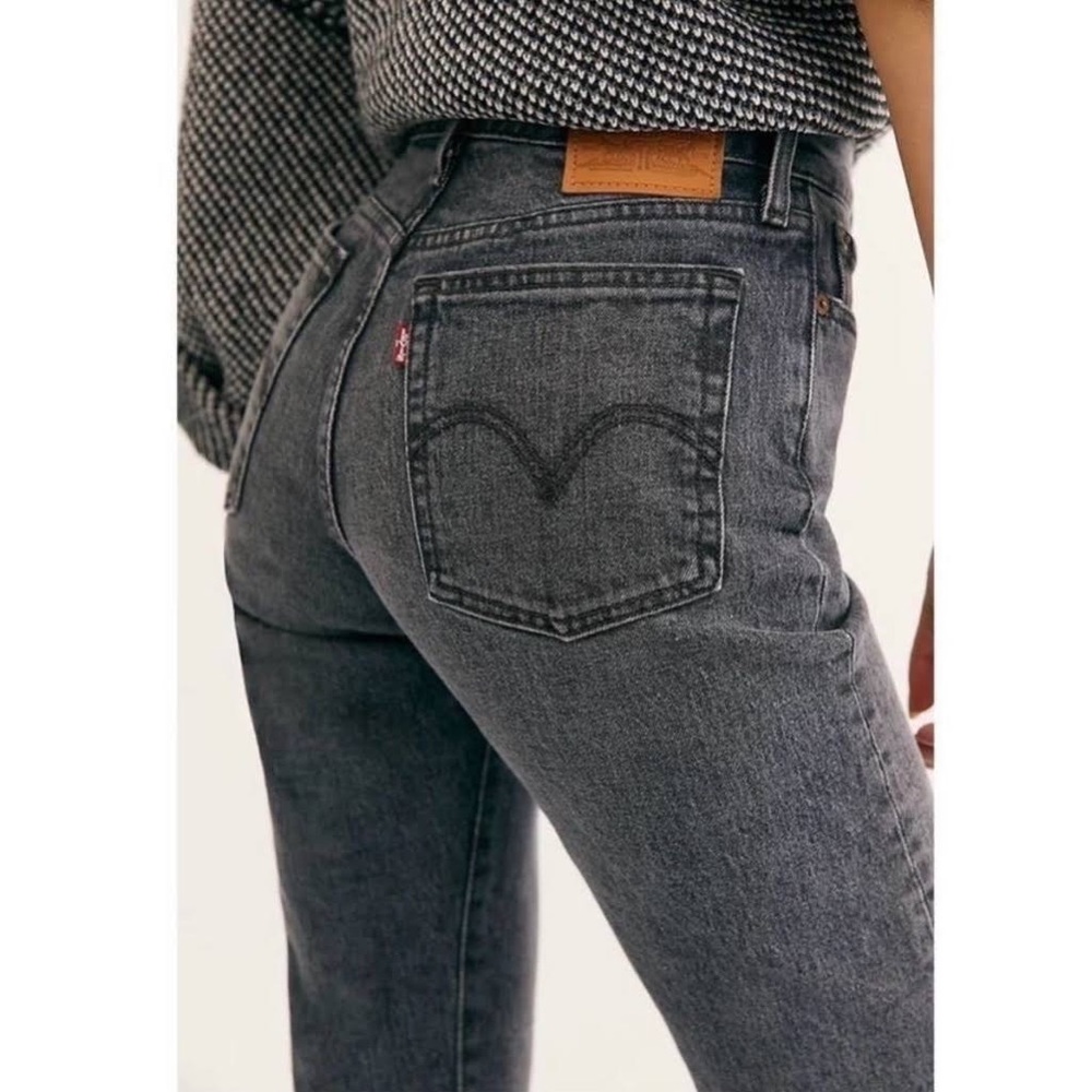 Vintage size 26 Levi’s “wedgie fit”